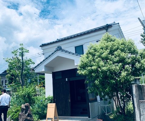 上町サロン「白い蔵」