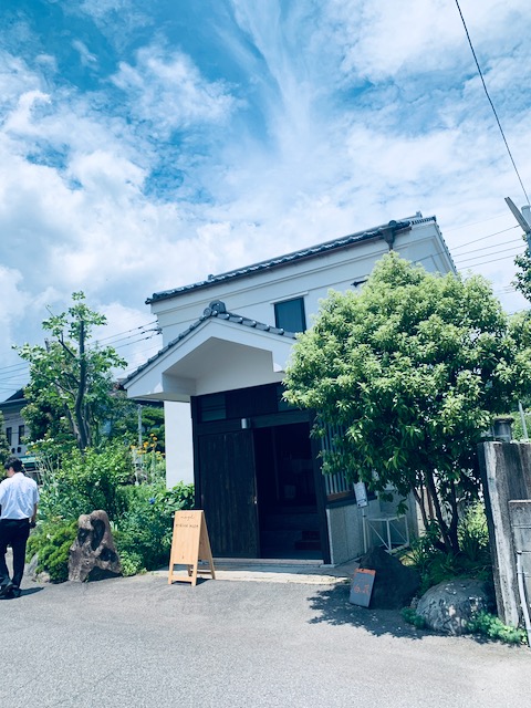 上町サロン「白い蔵」